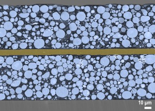 REM-Querschnittsaufnahme einer im IWS-Trockenfilmverfahren hergestellten NMC-Kathode (Lithium-Nickel-Cobalt-Mangan-Oxid).