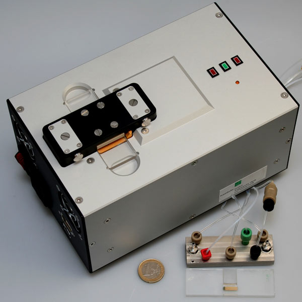 SPR-measuring device with SPR-Chip und micro fluidics SPR-measuring device with SPR-Chip und micro fluidics